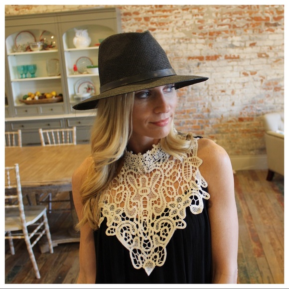 ✨LAST✨Black crochet bodice sleeveless tunic - Picture 4 of 4